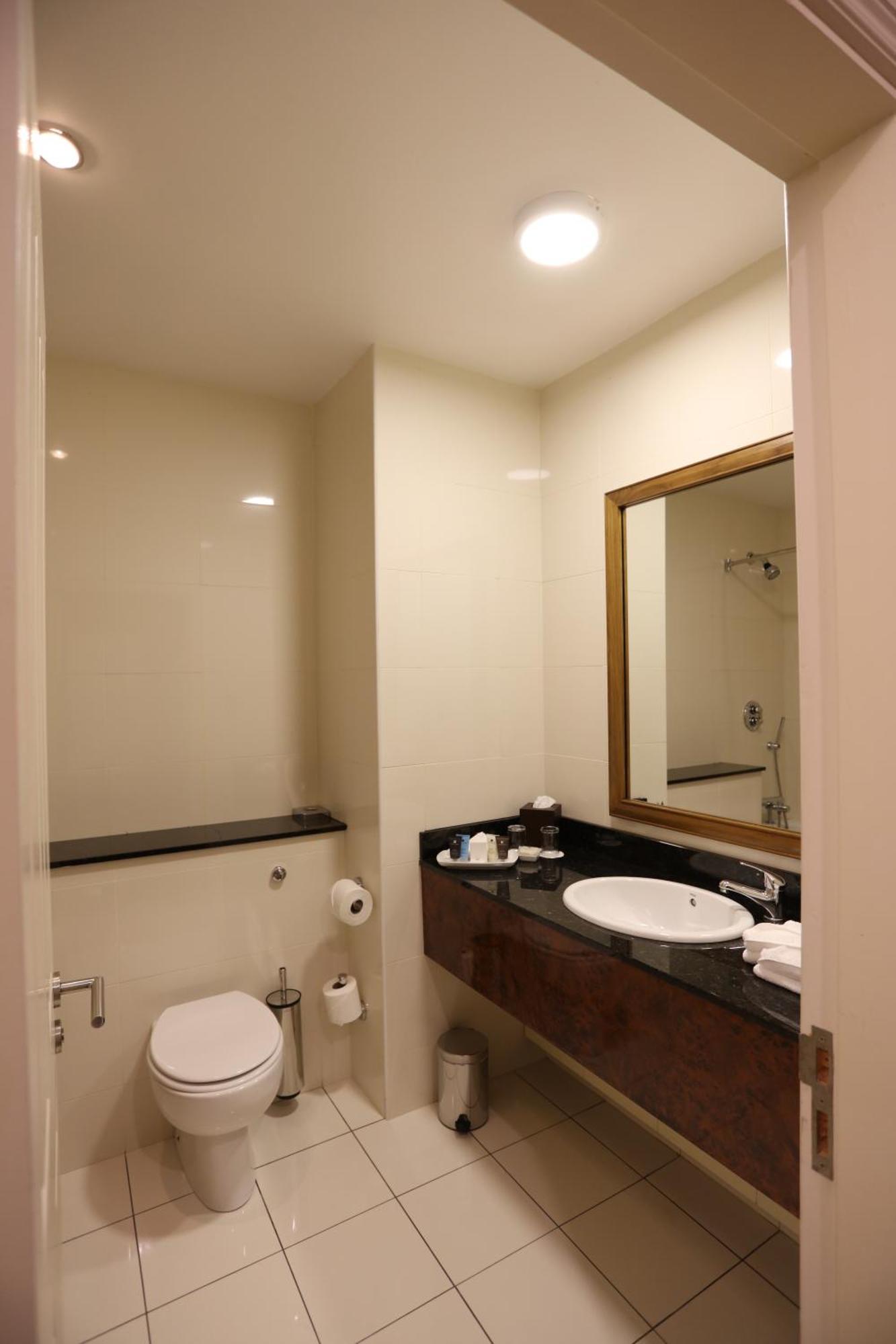 Vaughan Lodge Hotel Лехінч Екстер'єр фото