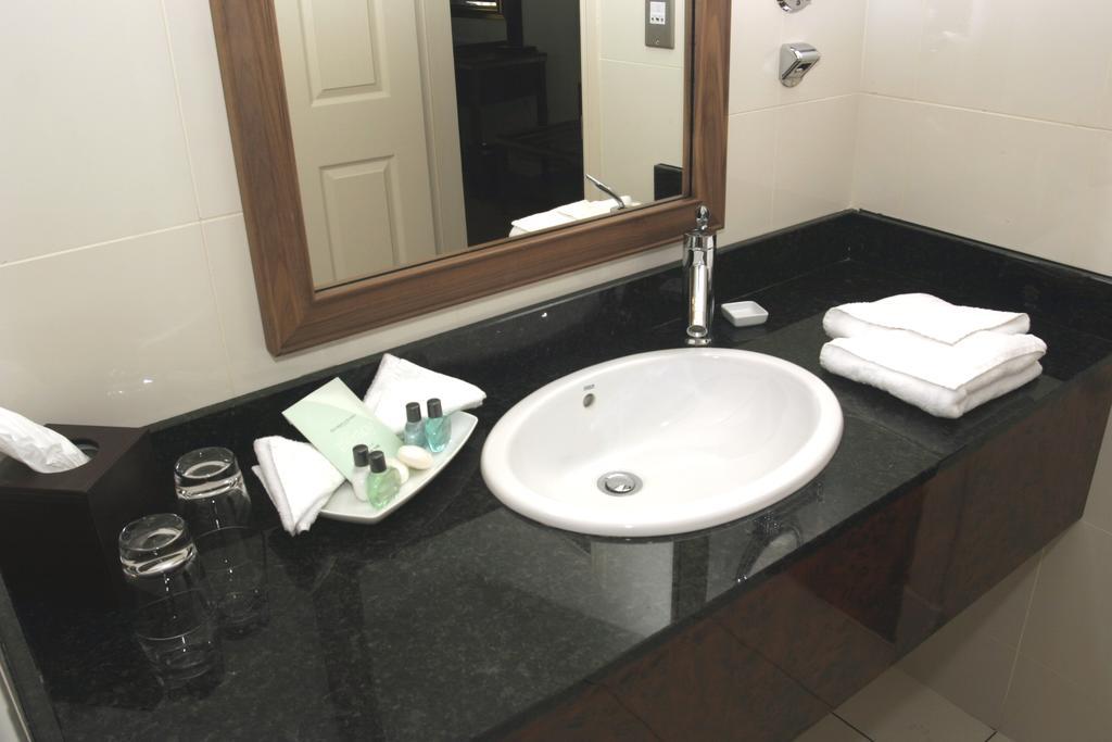 Vaughan Lodge Hotel Лехінч Екстер'єр фото